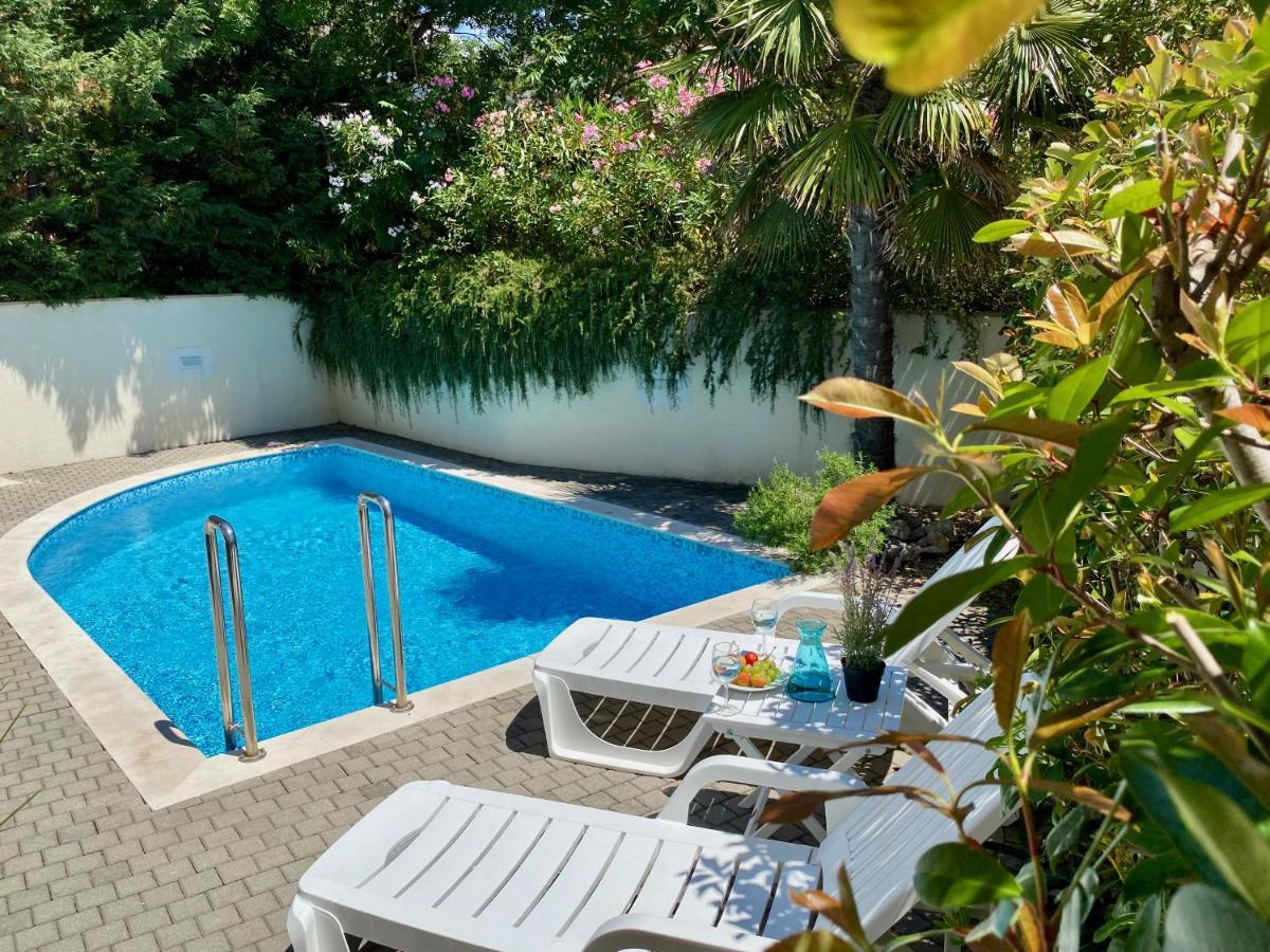Private Pool And Mediterranean Garden Apt Mia Šilo Extérieur photo